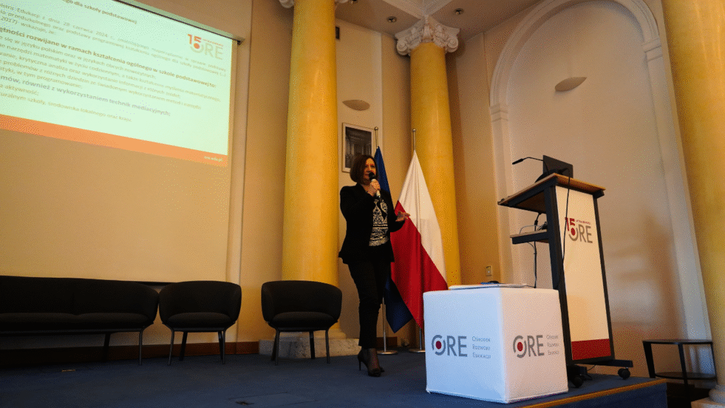 Wykład Lucyny Małek-Adamiak na temat przepisów prawa oświatowego