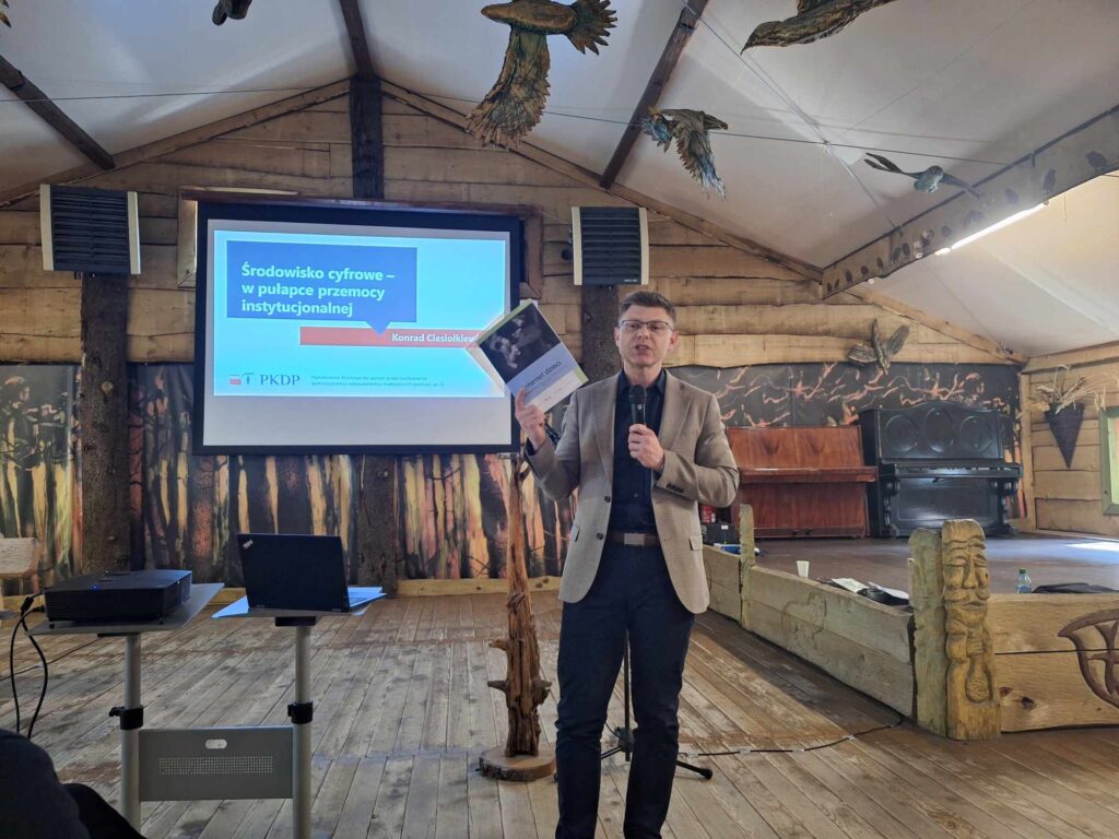 Wystąpienie dr. Konrada Ciesiołkiewicza z Państwowej Komisji do spraw przeciwdziałania wykorzystaniu seksualnemu małoletnich poniżej lat 15