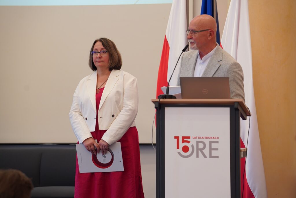Dyrektor ORE Andrzej Suchenek i wicedyrektor ORE Małgorzata Szeja podczas otwarcia konferencji