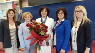 Od lewej: dyrektor Departamentu Wychowania i Profilaktyki MEN Renata Kurlanc, specjalistka WPZPW ORE Iwona Chorek, prof. Maria Ryś, nauczyciel konsultant WPZPW ORE Anna Powązka i specjalista Departamentu Wychowania i Profilaktyki MEN Dorota Wojcieszek