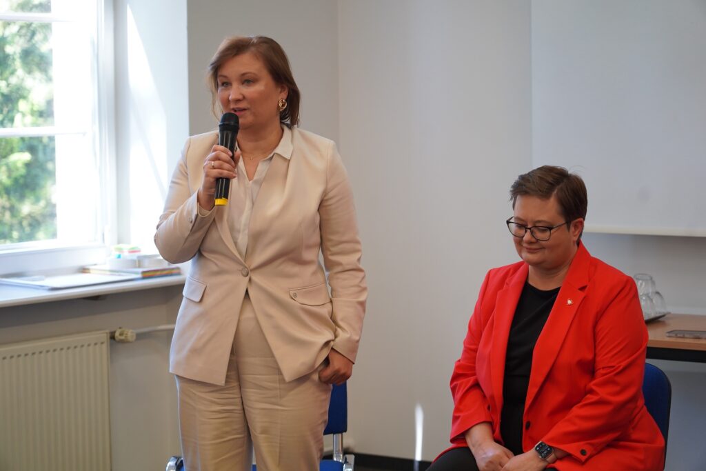 Od lewej: podsekretarz stanu w MEN Paulina Piechna-Więckiewicz i wiceminister MEN Katarzyna Lubnauer