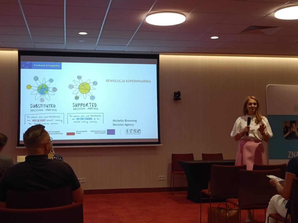 Prelekcja dr Moniki Zimy-Parjaszewskiej z Polskiego Stowarzyszenia na rzecz Osób z Niepełnosprawnością Intelektualną pt. „Rozwiązania sprzyjające dostępności w edukacji pozaformalnej i nieformalnej”