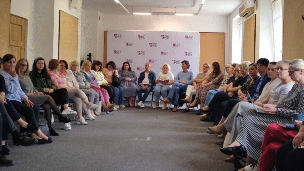 Uczestnicy spotkania podczas panelu dyskusyjnego „Analiza potrzeb i możliwości efektywnej współpracy nadzoru pedagogicznego i poradni na rzecz edukacji włączającej”