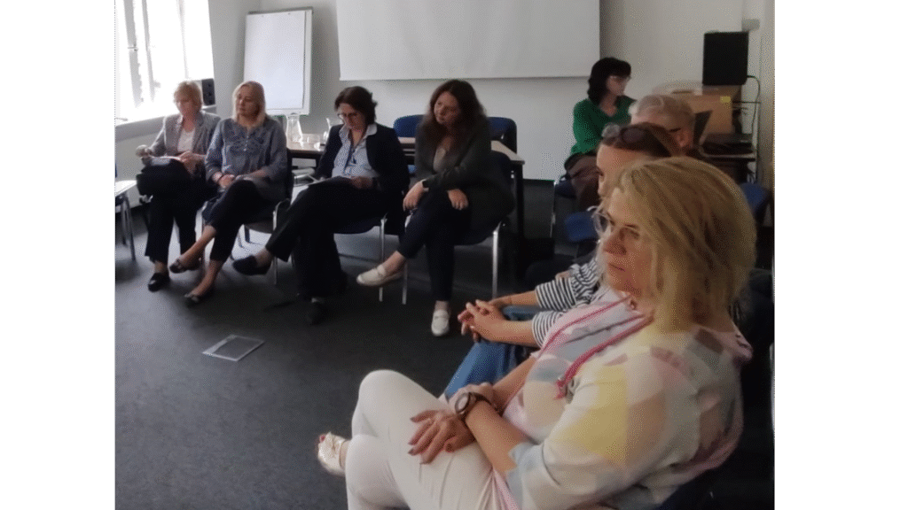 Przedstawicielki MEN i ORE oraz wizytatorzy i dyrektorzy poradni psychologiczno-pedagogicznych podczas panelu dyskusyjnego