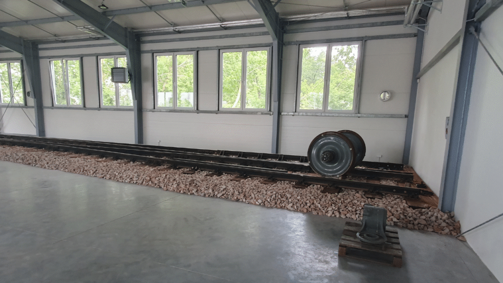 Tzw. Poligon – hala ćwiczeniowa z torami i zwrotnicą ręczną