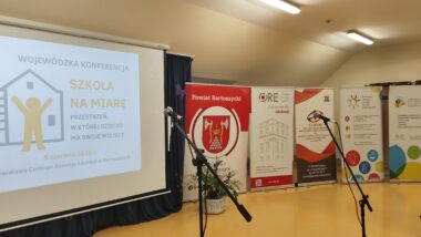 Sala konferencyjna w Powiatowym Centrum Rozwoju Edukacji w Bartoszycach