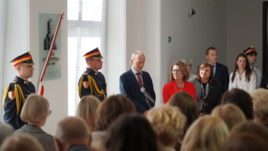 Odsłonięcie tablicy pamiątkowej przez Marszałek Senatu Małgorzatę Kidawę-Błońską