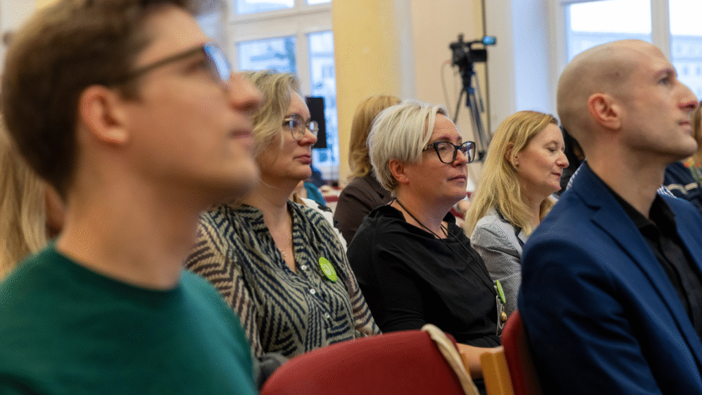 Od lewej: prelegent Tobias Hausdorf; ekspertki DELFORT – Dorota Niewiadomska, Marta Pych-Lipińska i Małgorzata Fojecka; przedstawiciel Ambasady Niemiec w Polsce Thorsten Kerp