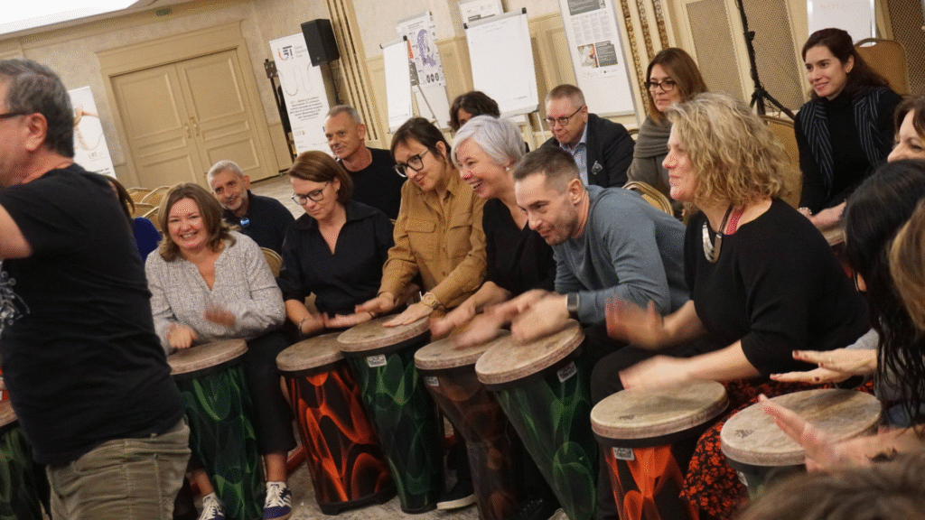 Libera Institute – sesja integracyjna oparta na rytmie i harmonii (od lewej): Marta Gontarska, Ela Olczak i Magdalena Rybi-Trojanek (Grupa Zagranica), Anna Susek i Arthur Janik (ORE)