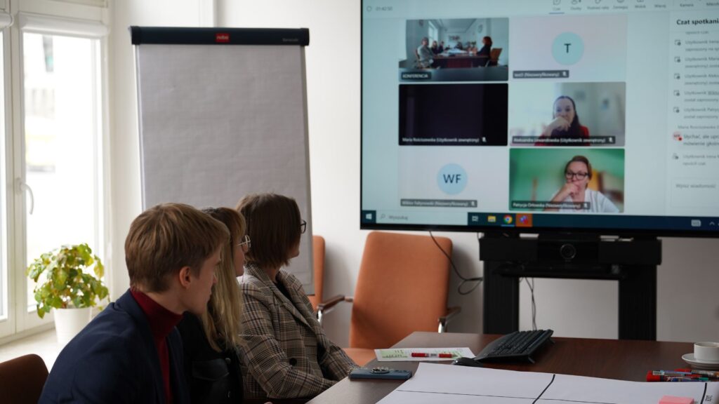 Praca w grupie moderowanej przez Jakuba Belinę-Brzozowskiego