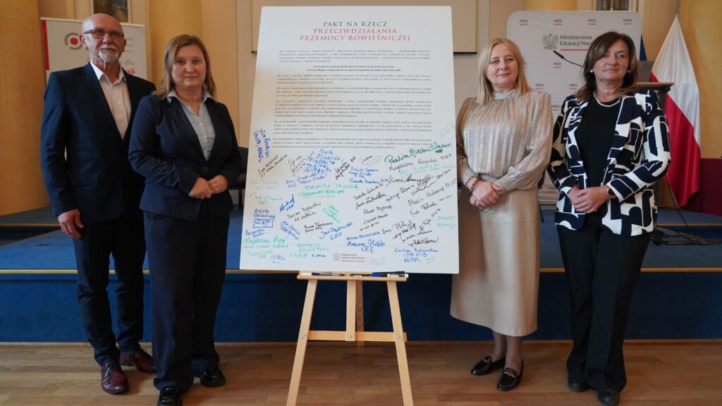 Od lewej: dyrektor Ośrodka Rozwoju Edukacji Andrzej Suchenek, Wiceminister Edukacji Paulina Piechna-Więckiewicz, wicedyrektor Ośrodka Rozwoju Edukacji Marzenna Habib, dyrektor Departamentu Wychowania i Profilaktyki MEN Renata Kurlanc 7765 - Uczestnicy spotkania