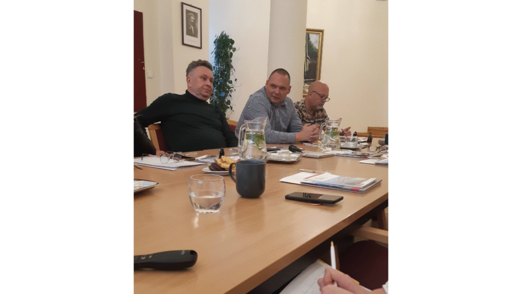 Od lewej: dyrektor Młodzieżowego Centrum Edukacji i Readaptacji Społecznej w Goniądzu Sławomir Moczydłowski, dyrektor Młodzieżowego Ośrodka Wychowawczego w Czaplinku Sebastian Matułojć, dyrektor Młodzieżowego Ośrodka Wychowawczego w Jaworku Mariusz Dobijański