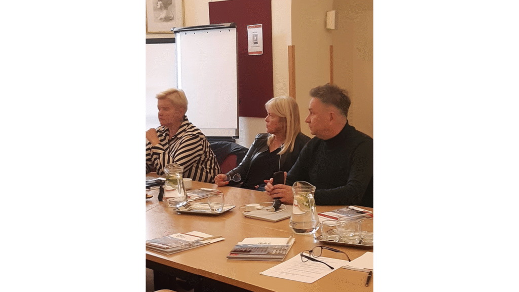 Od lewej: dyrektor Zespołu Placówek Oświatowych nr 3 we Wrocławiu Izabela Górzyńska, dyrektor Zespołu Placówek Resocjalizacyjnych w Brzegu Dolnym Beata Borowska-Podsiadła, dyrektor Młodzieżowego Centrum Edukacji i Readaptacji Społecznej w Goniądzu Sławomir Moczydłowski