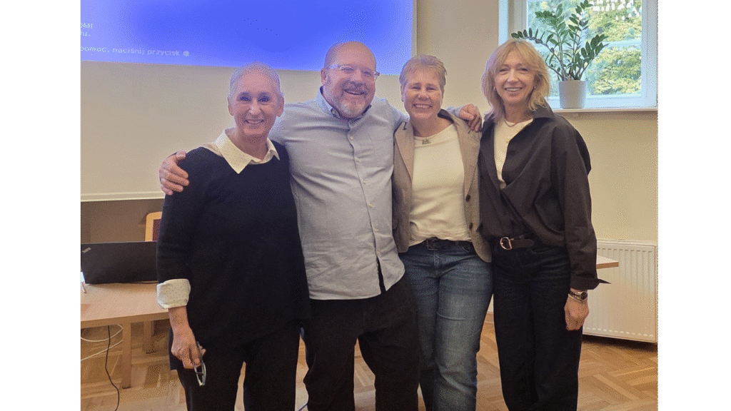 Od lewej: trenerzy ECML Alin Germain-Rutherford, Joseph Hopkins i Martina Emke oraz kierownik Wydziału Kompetencji Językowych i Współpracy Międzynarodowej ORE Elżbieta Witkowska