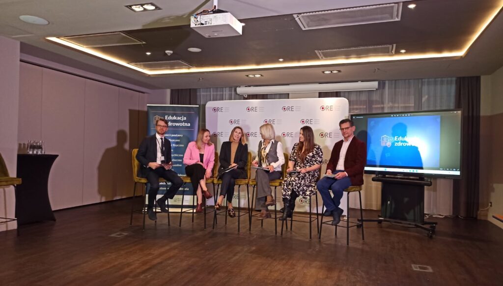 Eksperci edukacji zdrowotnej na rozpoczęciu panelu dyskusyjnego