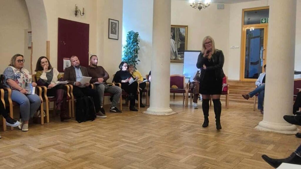 Warsztaty prowadzone przez dyrektor Zespołu Placówek Resocjalizacyjnych w Brzegu Dolnym Beatę Borowską-Podsiadłę