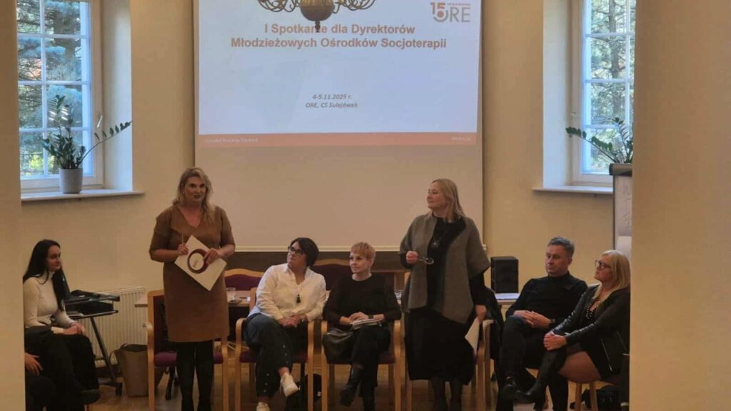 Wicedyrektor ORE Marzenna Habib (z prawej) i kierownik WRS ORE Marta Paluch wśród uczestników spotkania