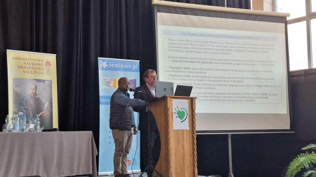 ks. prof. dr hab. Zbigniew Formella z UPS Roma, dr Innocent Rutayisire z UPS Roma