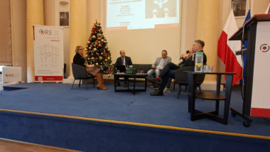 Panel dyskusyjny moderowany przez kierownik Wydziału Resocjalizacji i Socjoterapii Martę Paluch (pierwsza z lewej)