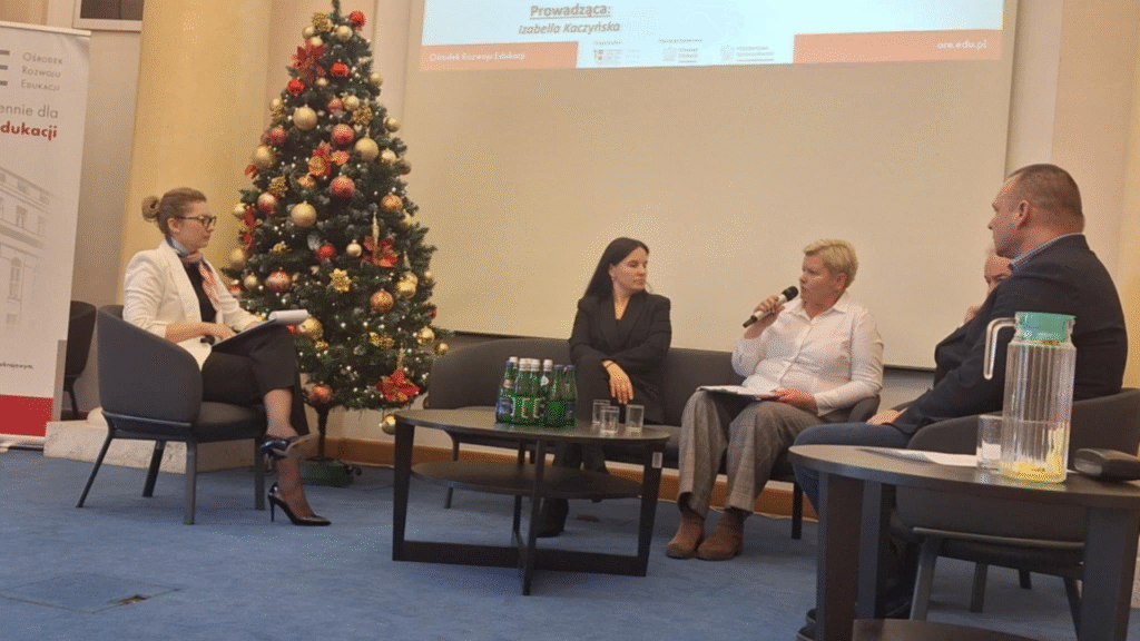 Panel dyskusyjny moderowany przez głównego specjalistę Wydziału Resocjalizacji i Socjoterapii Izabellę Kaczyńską (pierwsza z lewej)