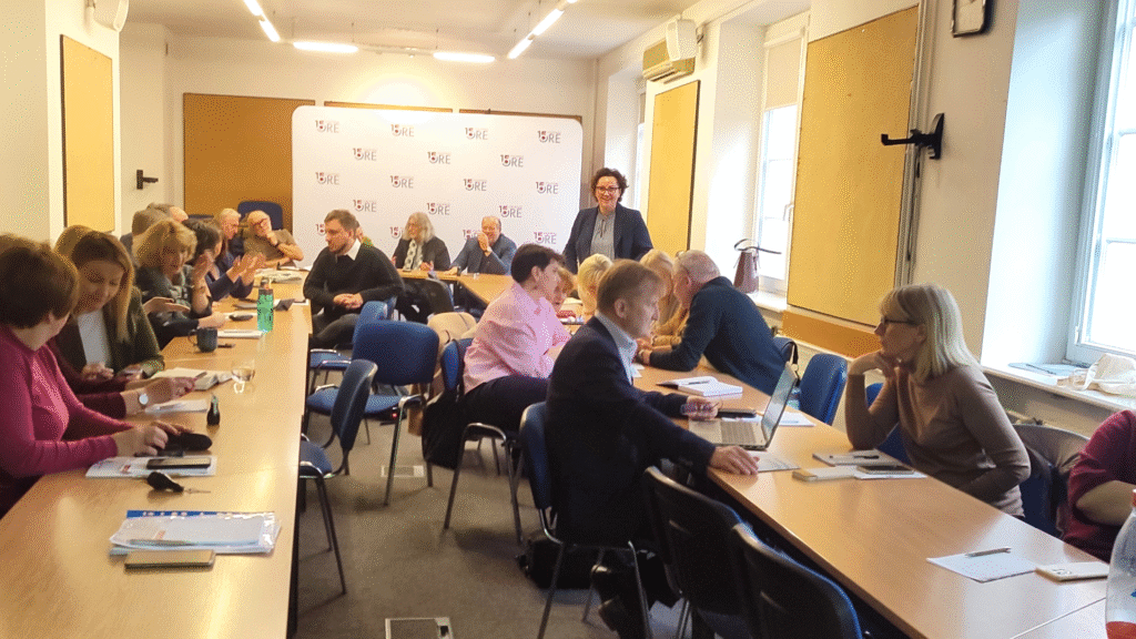 Dyrektorzy placówek doskonalenia nauczycieli podczas warsztatów