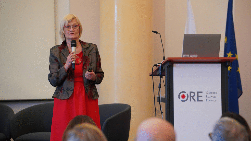 Prelegentka Danuta Sterna podczas wystąpienia „Informacja zwrotna – perspektywa szkoły”