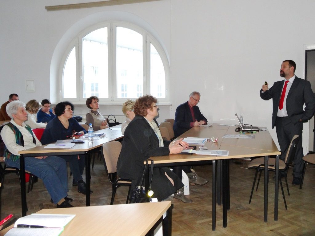 Uczestnicy seminarium wraz z ekspertem Arturem Kowalskim