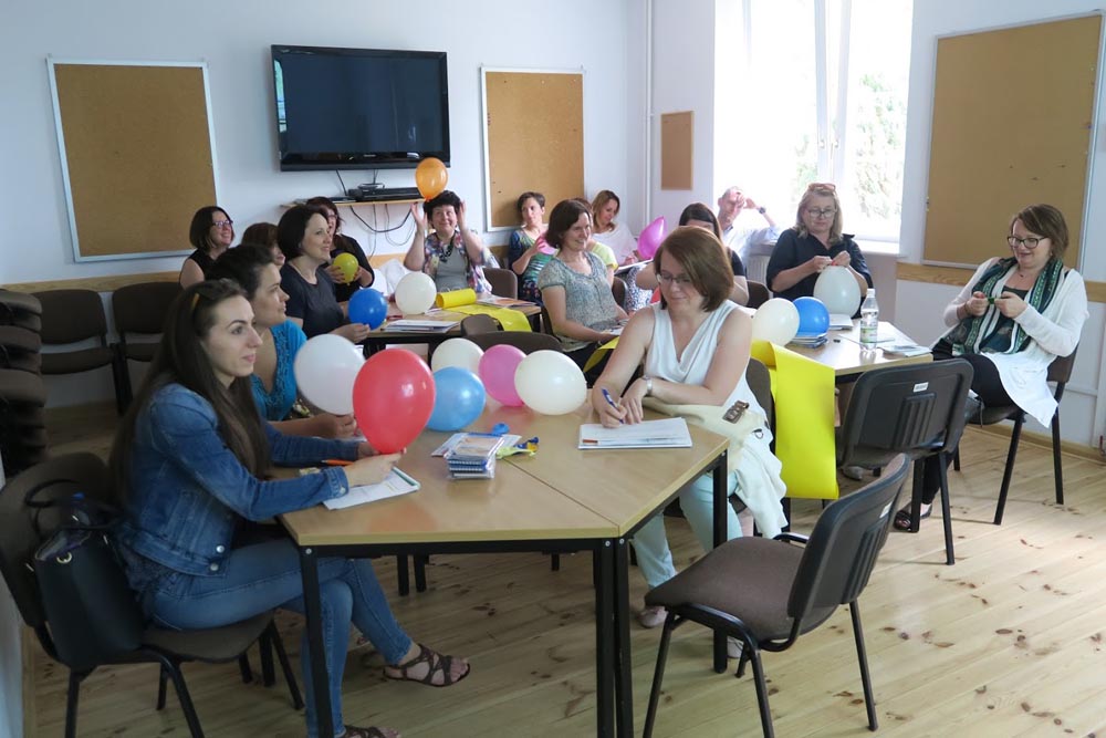 Uczestnicy podczas sesji warsztatowej prowadzonej przez Fundację Uniwersytet Dzieci