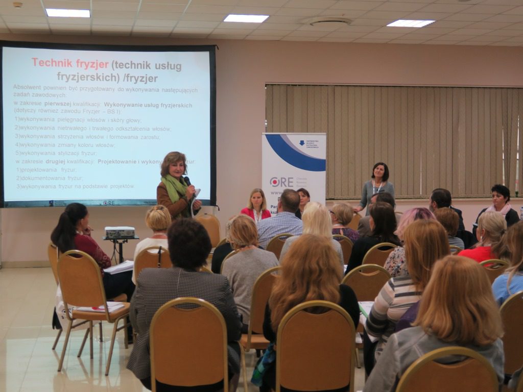 dyskusja panelowa w branży fryzjersko-kosmetycznej