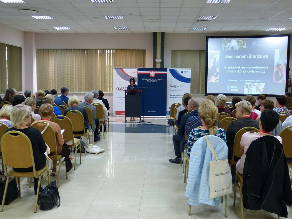 Inauguracja seminarium_na mównicy ekspert ORE Urszula Blicharz