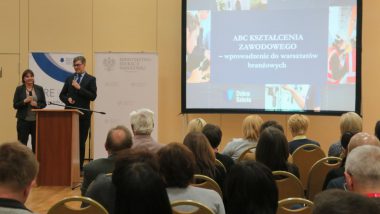 p.o. Zastępca Dyrektora Departamentu Kształcenia Zawodowego i Ustawicznego Ministerstwa Edukacji Narodowej Piotr Bartosiak oraz Naczelnik Wydziału DKZiU MEN Emilia Maciejewska