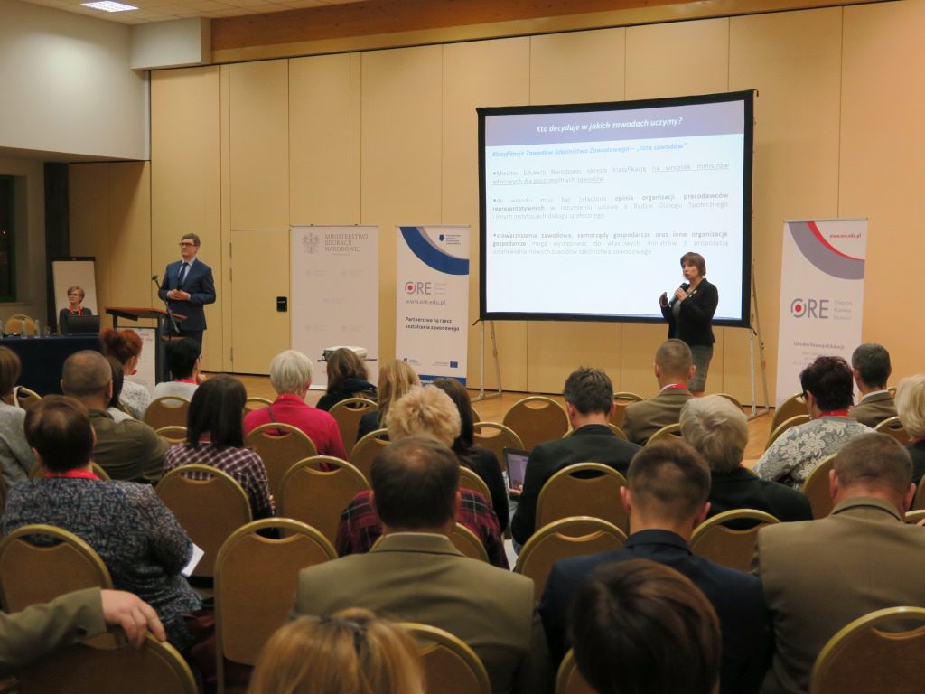 p.o. Zastępca Dyrektora Departamentu Kształcenia Zawodowego i Ustawicznego Ministerstwa Edukacji Narodowej Piotr Bartosiak oraz Naczelnik Wydziału DKZiU MEN Emilia Maciejewska