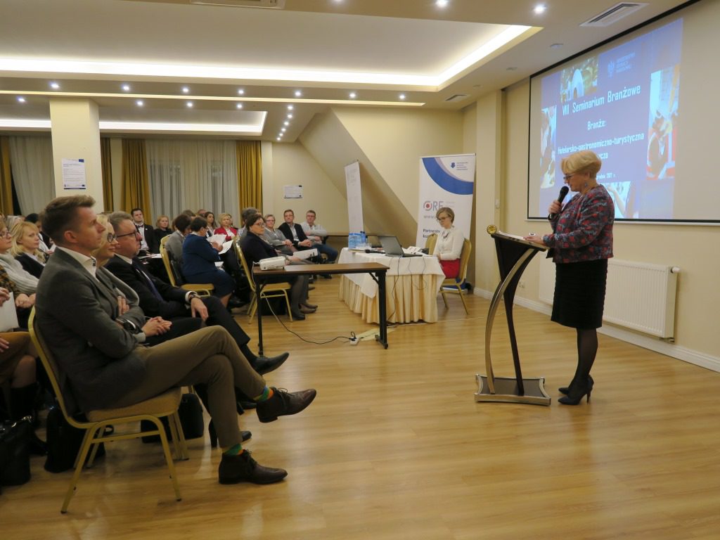 wicedyrektor ORE Bożena Mayer-Gawron otwiera seminarium