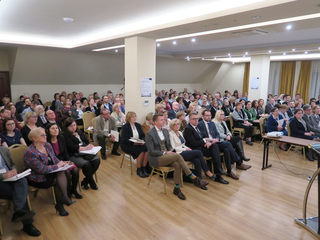 widok sali obrad z uczestnikami seminarium