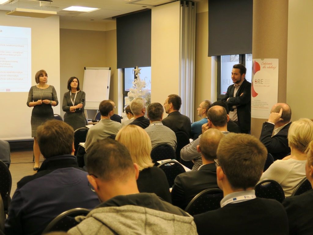 Emilia Maciejewska, Urszula Blicharz, Robert Król podczas warsztatu branży teleinformatycznej