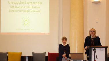 Wicedyrektor ORE Marzenna Habib wita uczestników uroczystości wręczenia Krajowych Certyfikatów
