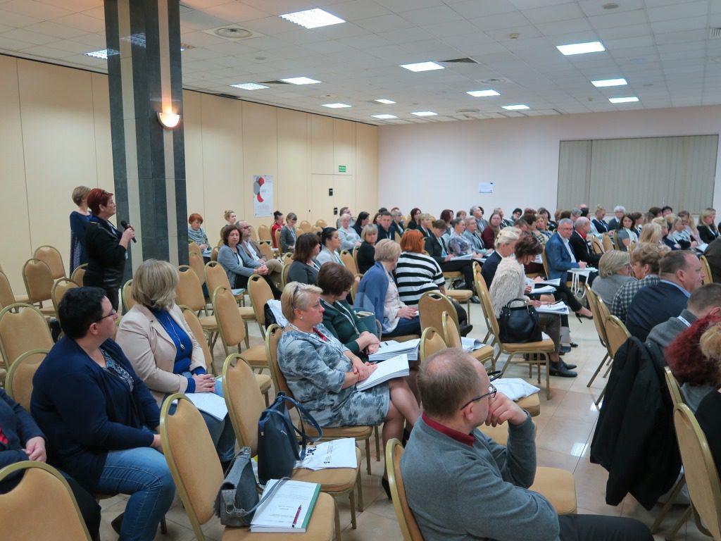 Widok sali plenarnej z uczestnikami spotkania