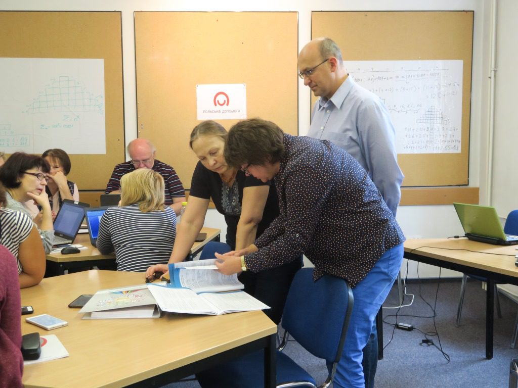 Prof. Żytko podczas pracy z grupą