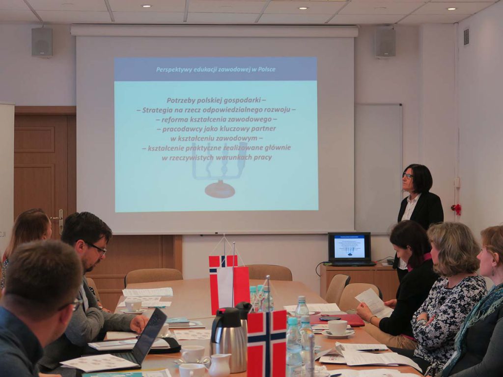 Urszula Blicharz ekspert meerytoryczny projektu Partnerstwo na rzecz kształcenia zawodowego (ORE)