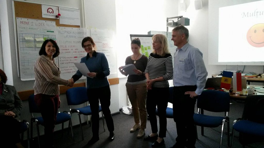 wręczenie certyfikatów uczestnikom szkolenia