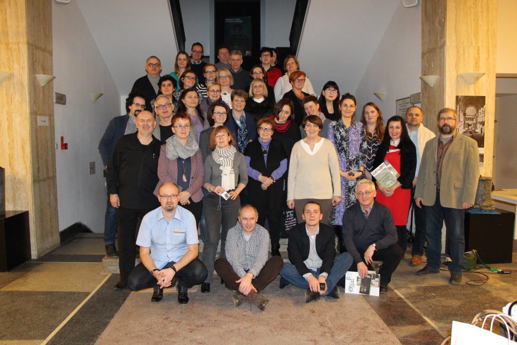 Zdjęcie grupowe,uczestnicy szkolenia na zajęciach w Żydowskim Instytucie Historycznym